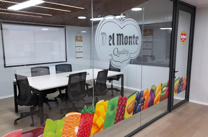 Impresión adhesivos decorativos empresariales Santiago.